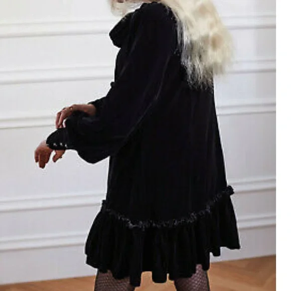 H&M x The Vampire’s Wife Bow - Detail Velvet Dress - Picture 3 of 7